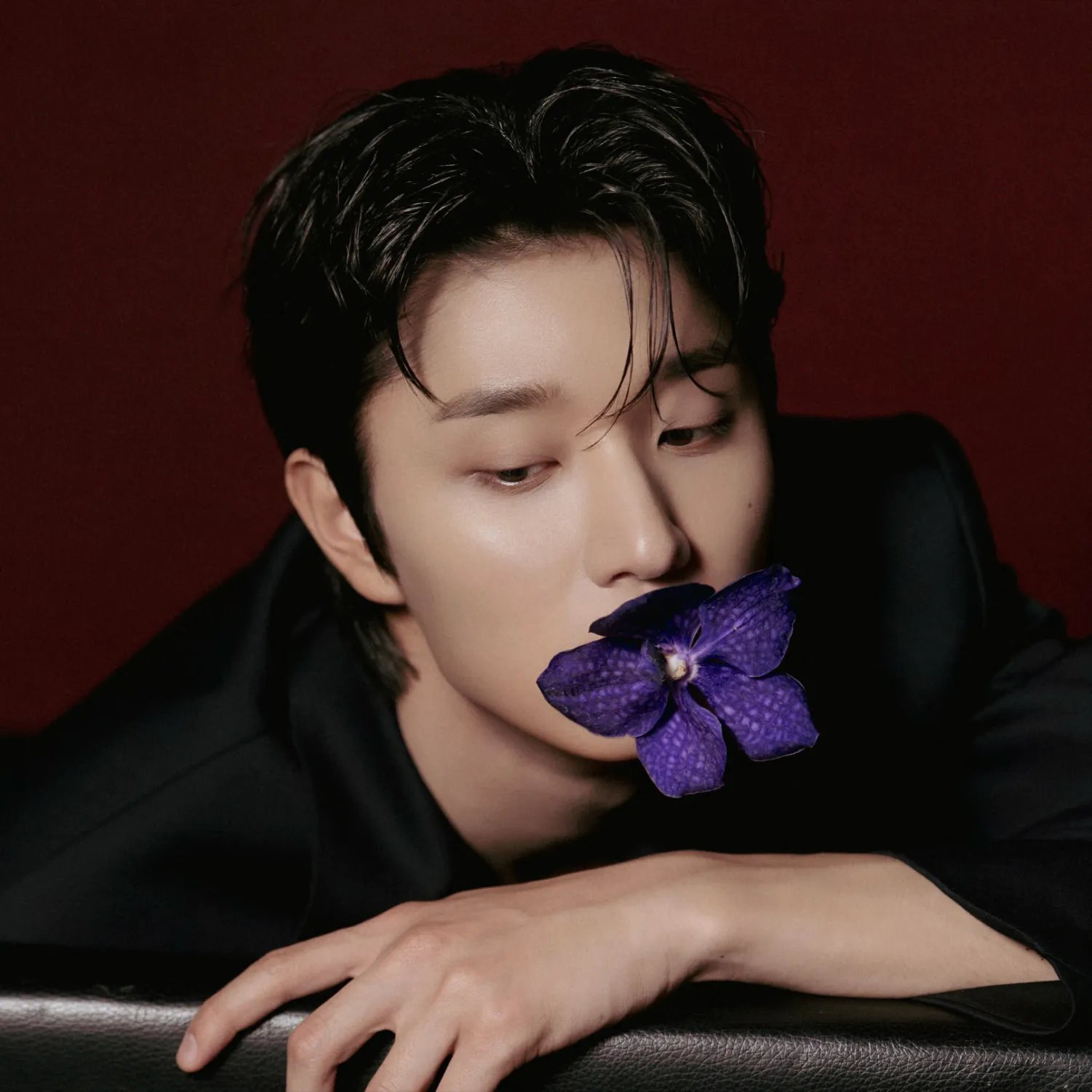 Behind-the-scenes cut of Kim Jaewon