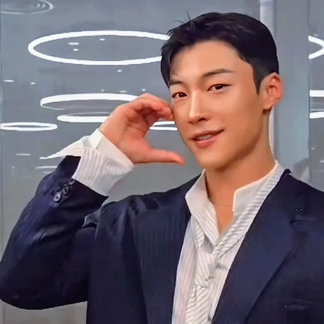 A moment captured by a fan of Woo Dohwan