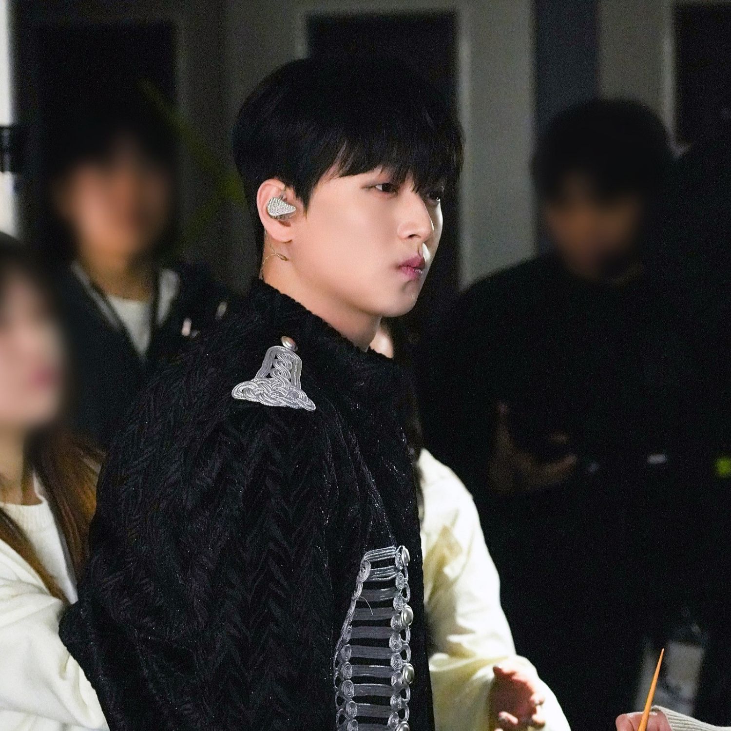 粉丝拍下的李灿元瞬间