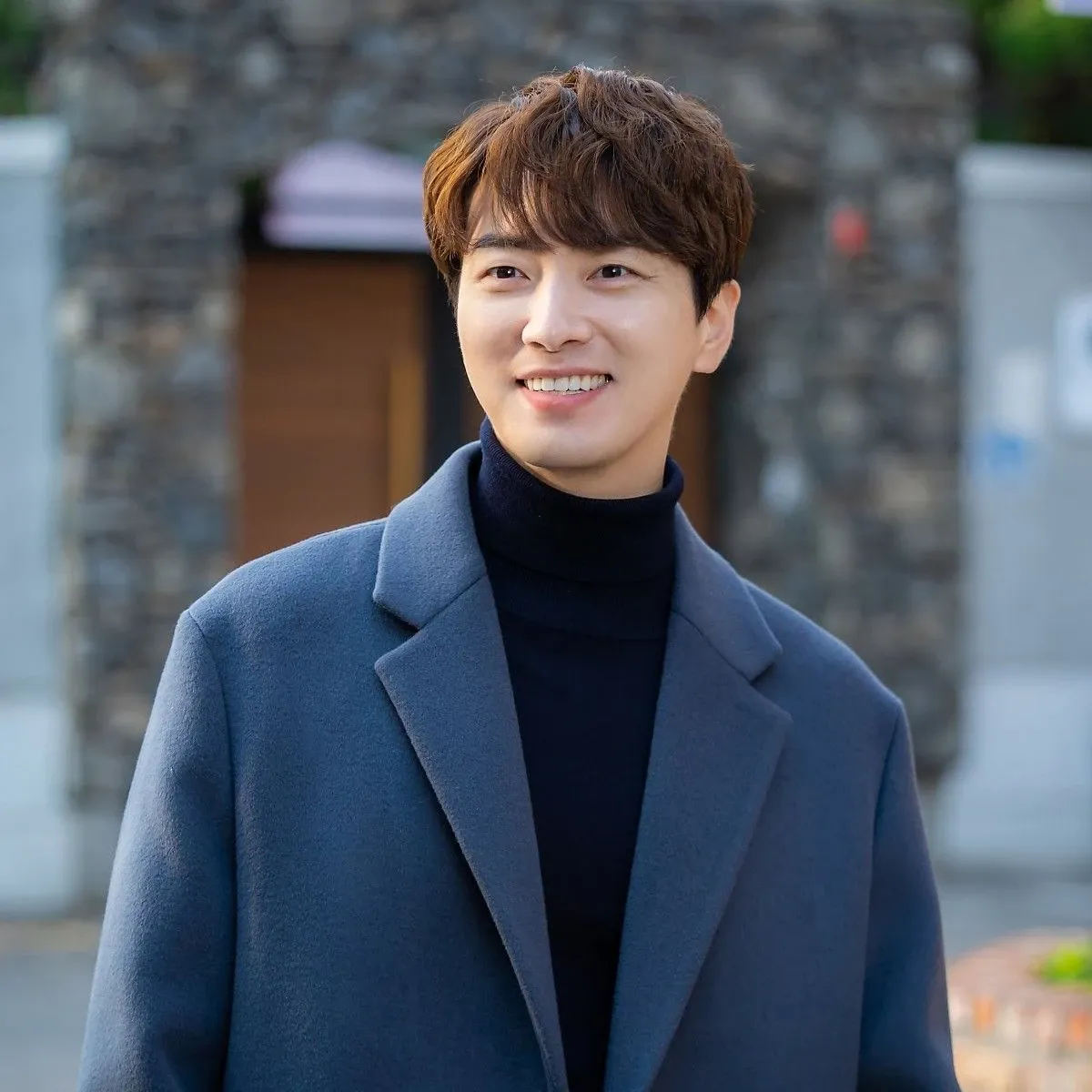 A moment captured by a fan of Lee Joonhyuk