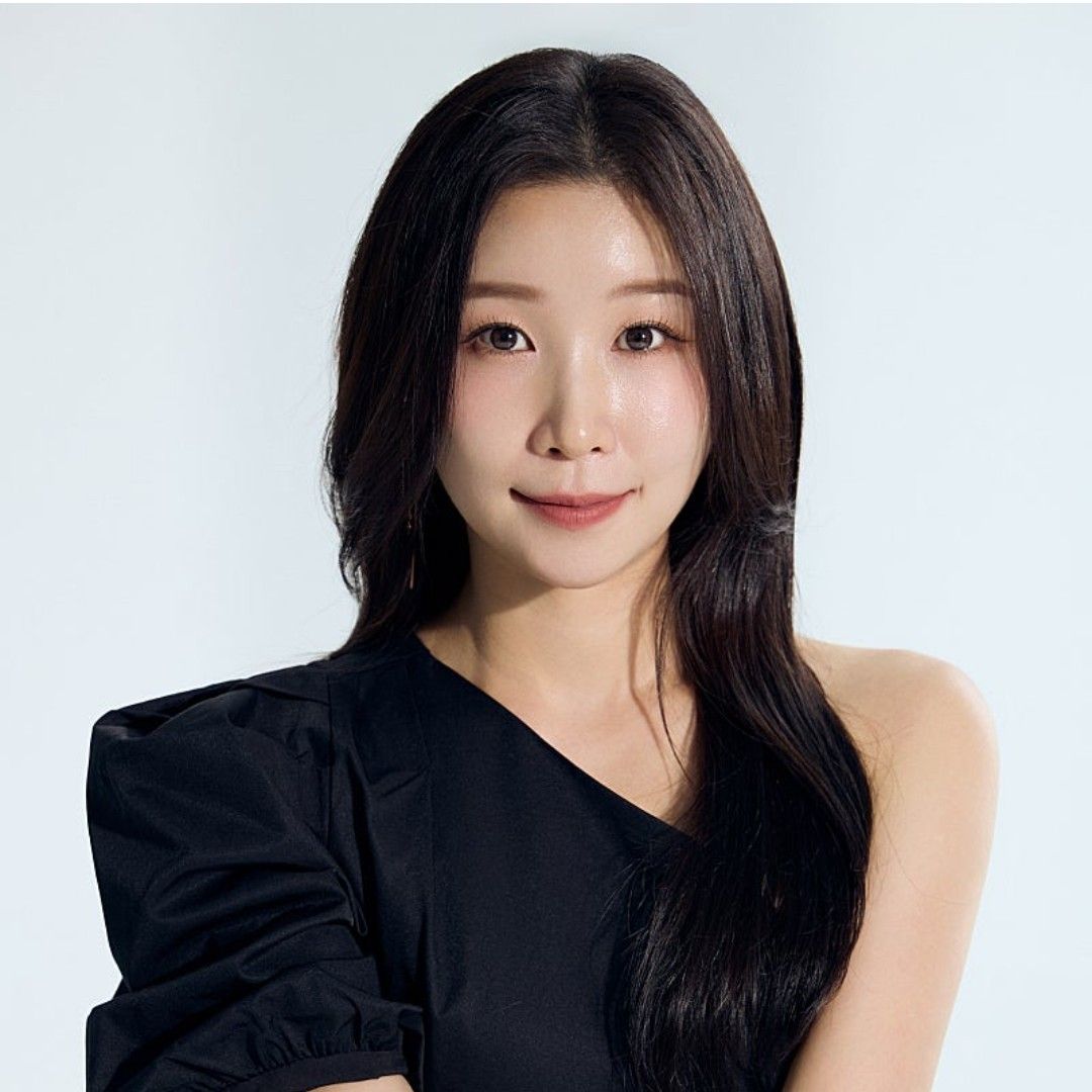 Behind-the-scenes cut of Lee Sona