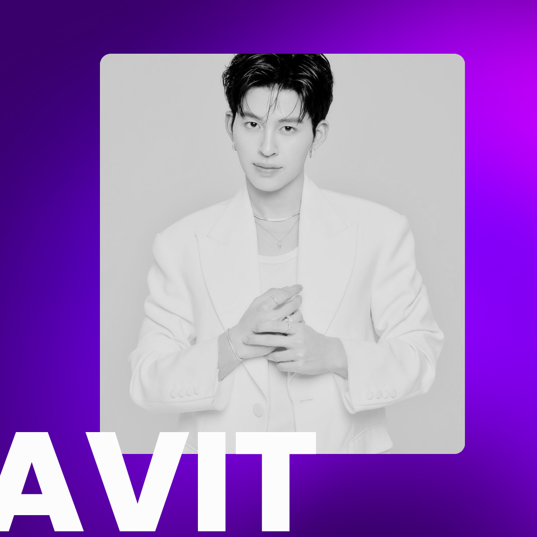 A moment captured by a fan of Pond Naravit Lertratkosum