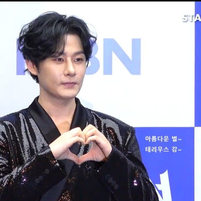 Behind-the-scenes cut of Kang Moonkyung