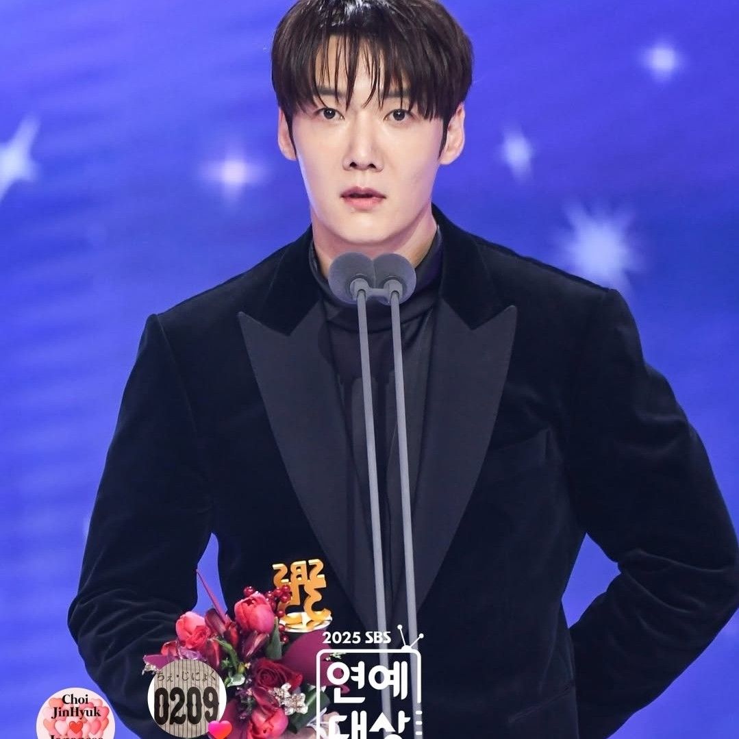 최진혁 최근 활동샷