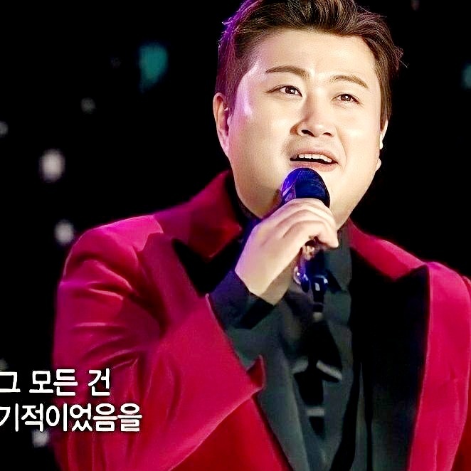 粉丝拍下的金浩中瞬间