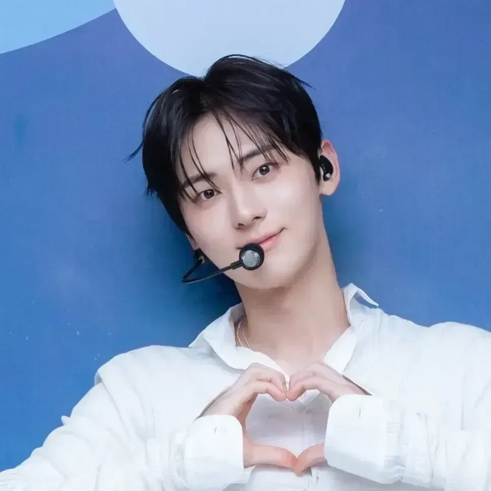 Recent activity shot of Hwang Minhyun