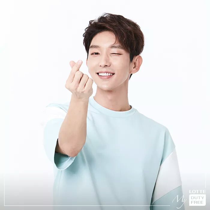 A moment captured by a fan of Lee Joongi