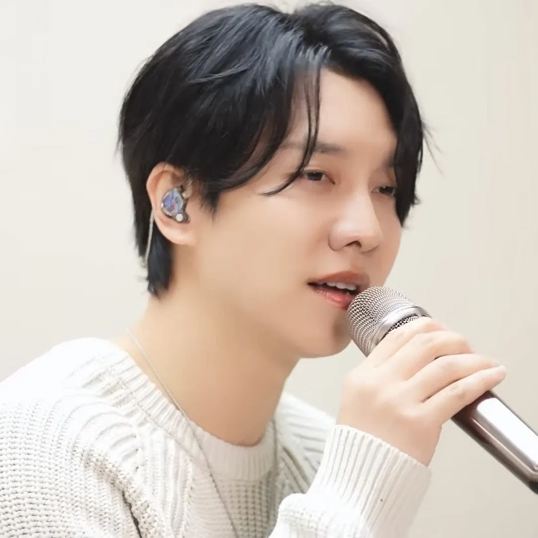 Recent activity shot of Lee Seunggi