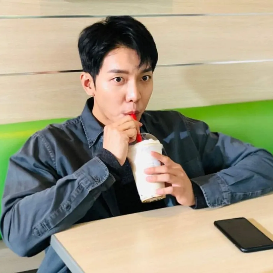 Latest photo of Lee Seunggi