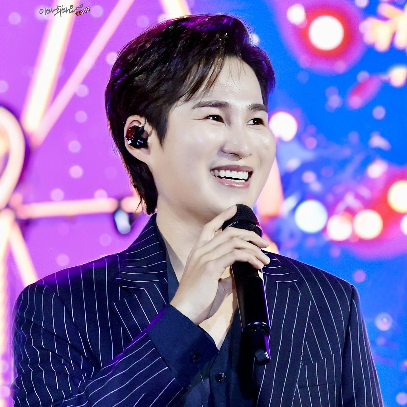 粉丝拍下的金熙栽瞬间