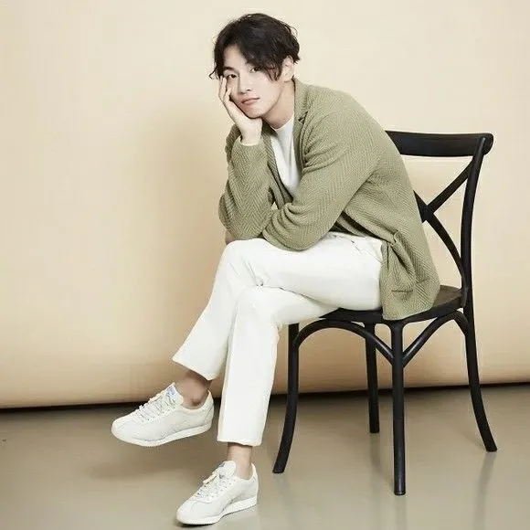 Foto terbaru dari Yoon Shiyoon