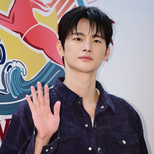 A moment captured by a fan of Seo Inguk