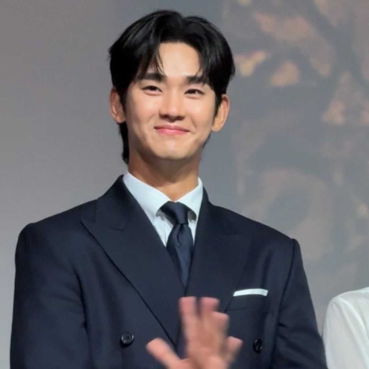 キム・スヒョンのビハインドカット