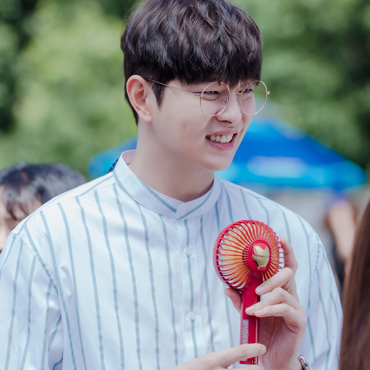 Cuplikan di balik layar dari Yoon Kyunsang