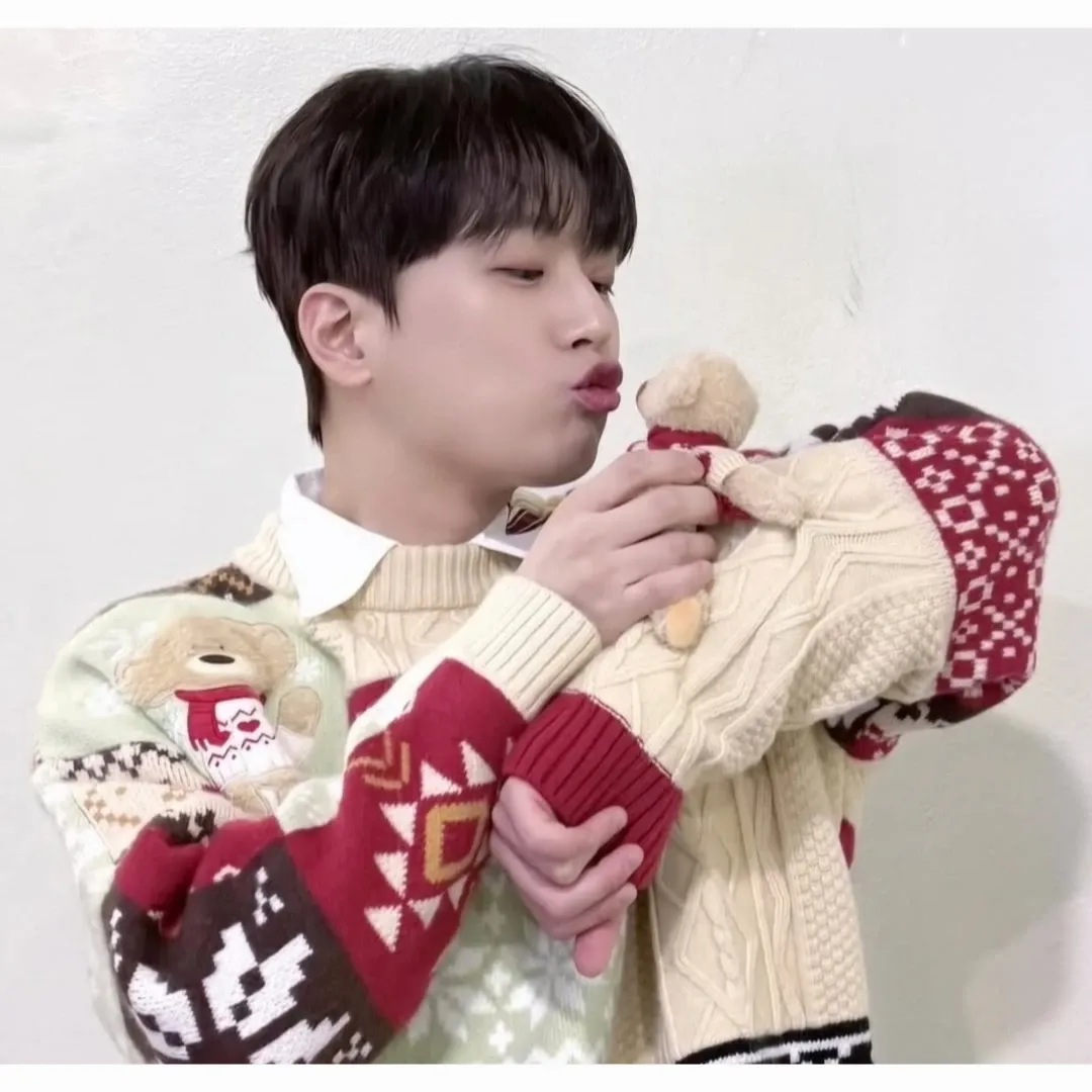 Behind-the-scenes cut of Lee Chanwon