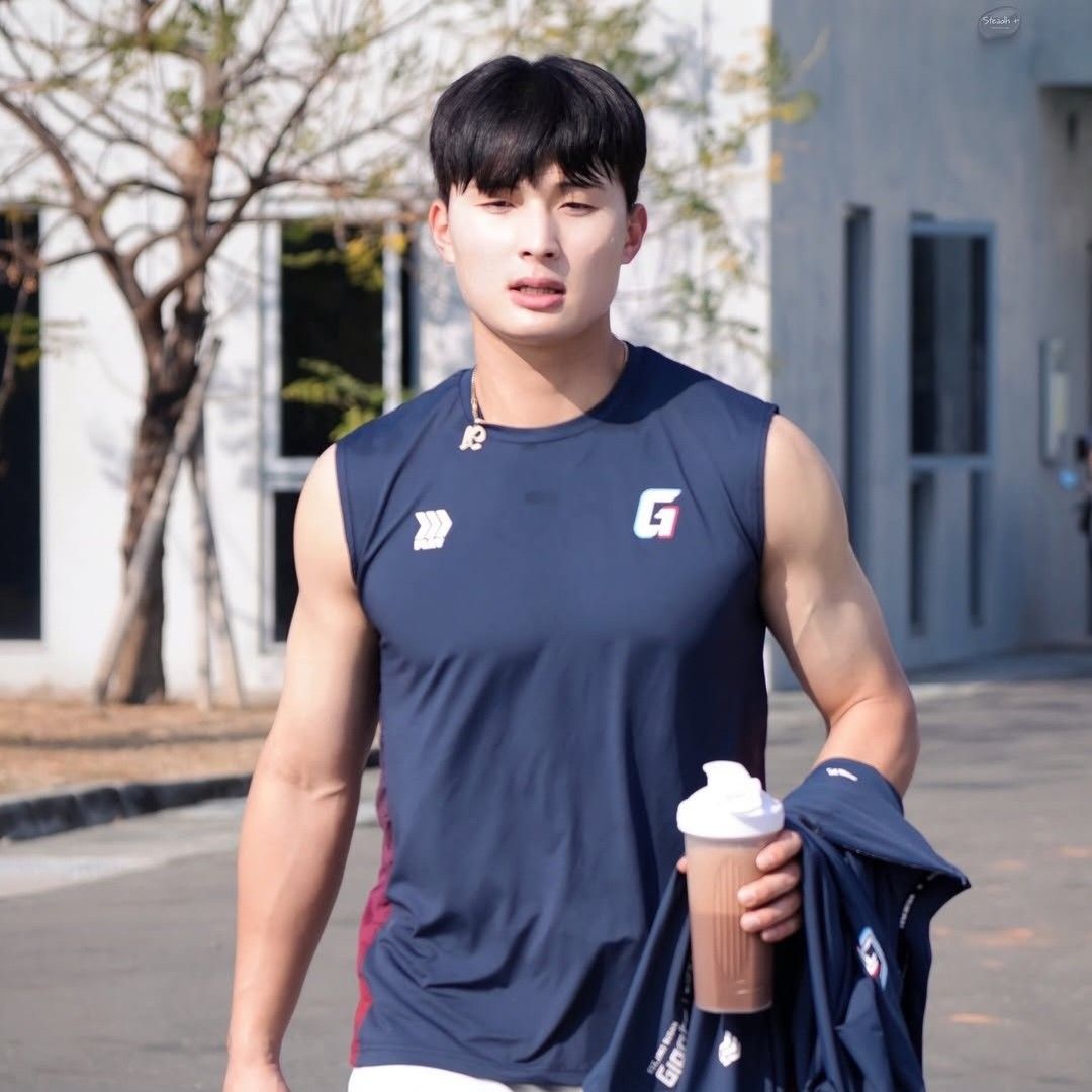 Latest photo of Yoon Donghee