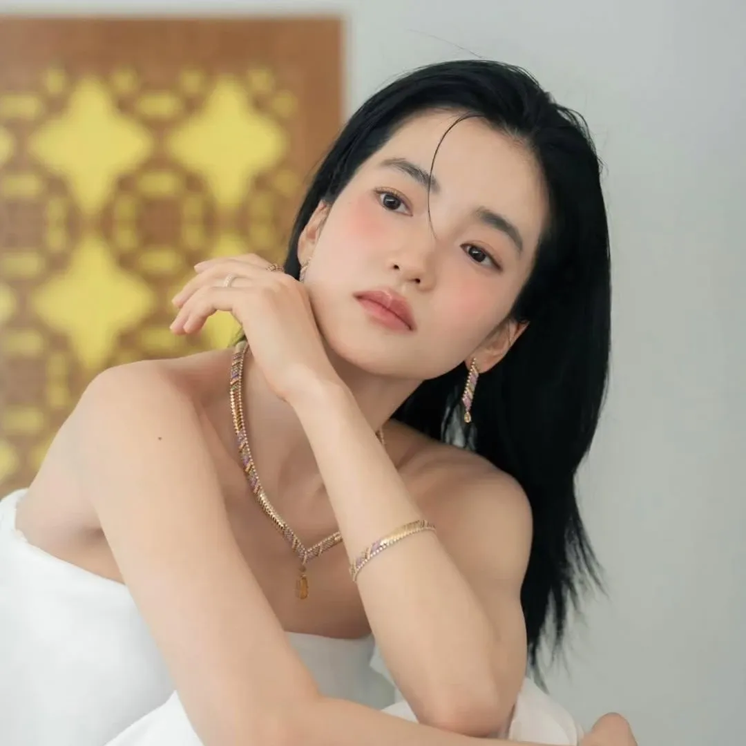 Behind-the-scenes cut of Kim Taeri