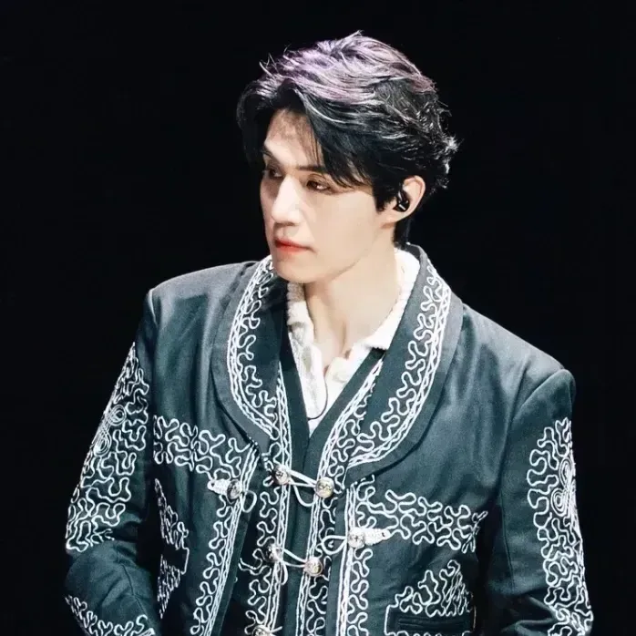 Behind-the-scenes cut of Lee Dongwook