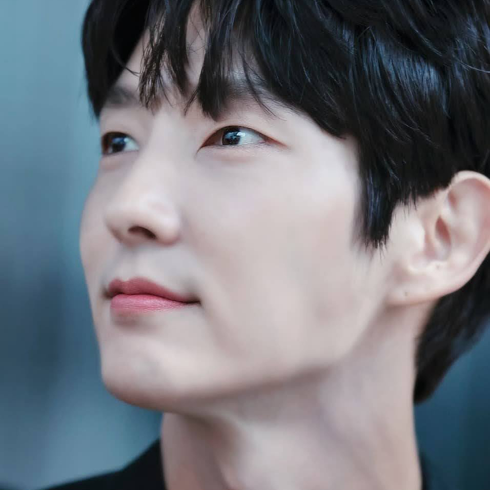 Behind-the-scenes cut of Lee Joongi