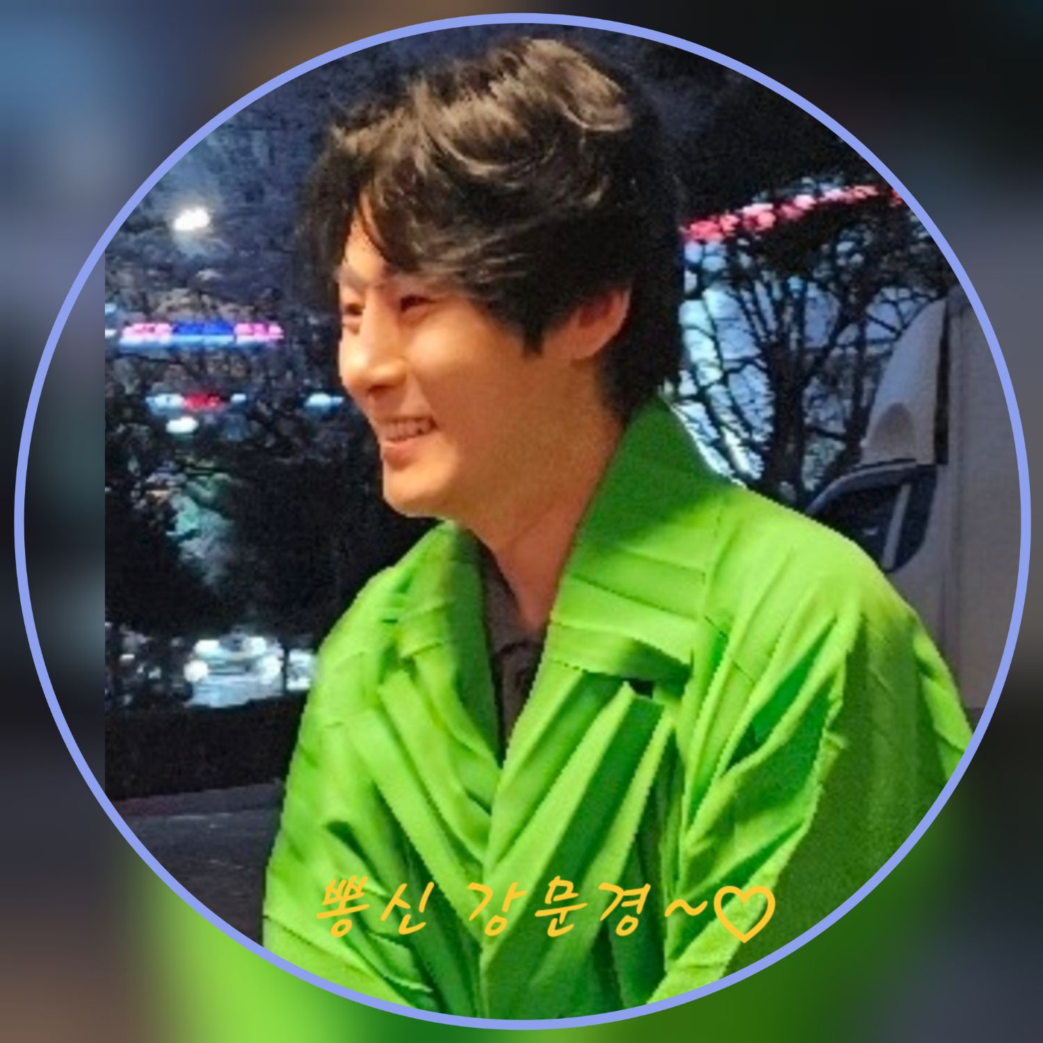 A moment captured by a fan of Kang Moonkyung