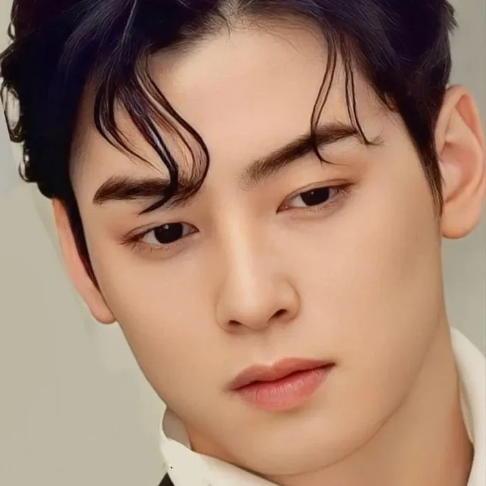 Behind-the-scenes cut of Cha Eunwoo