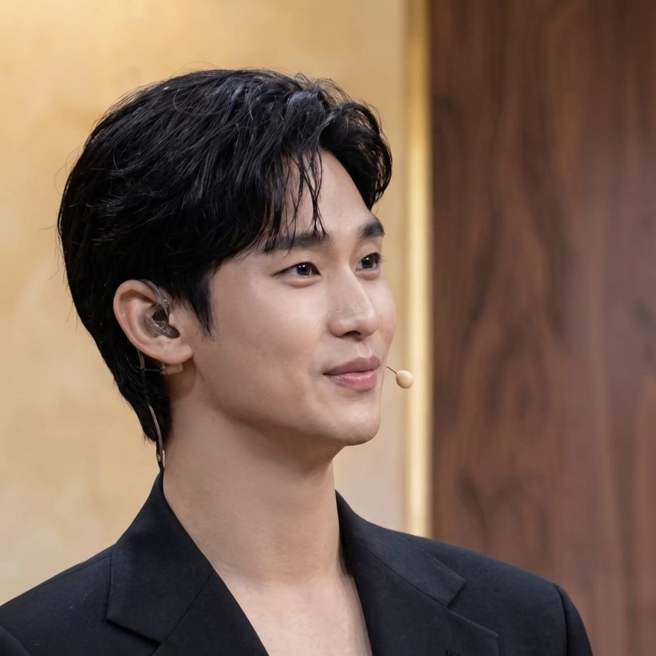 Behind-the-scenes cut of Kim Soohyun