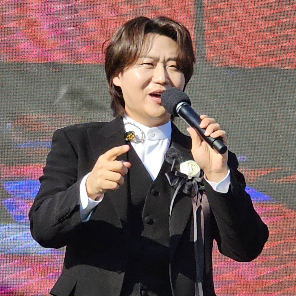 A moment captured by a fan of Min Soohyun