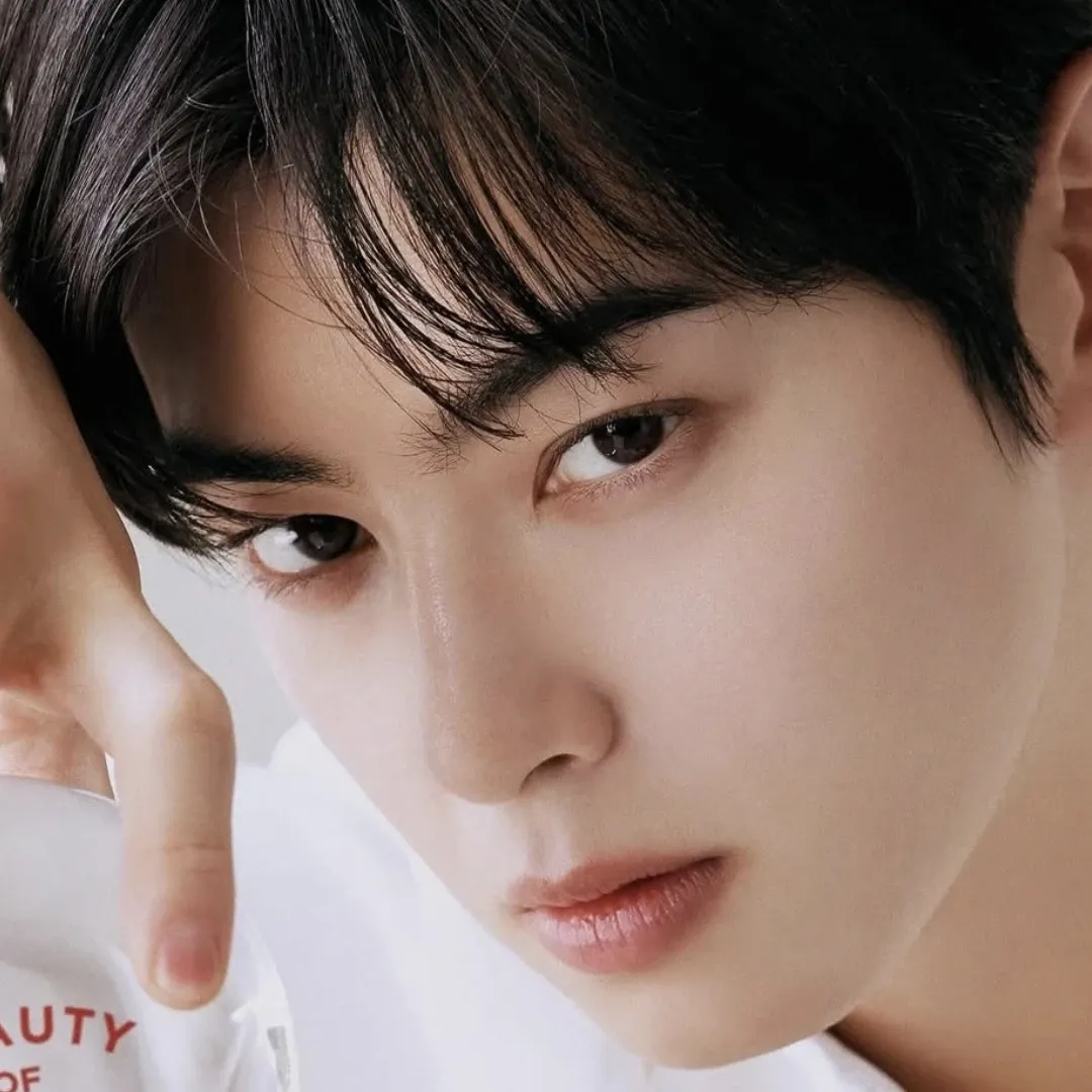 Latest photo of Cha Eunwoo