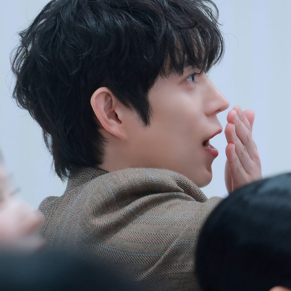 A moment captured by a fan of Kim Youngdae