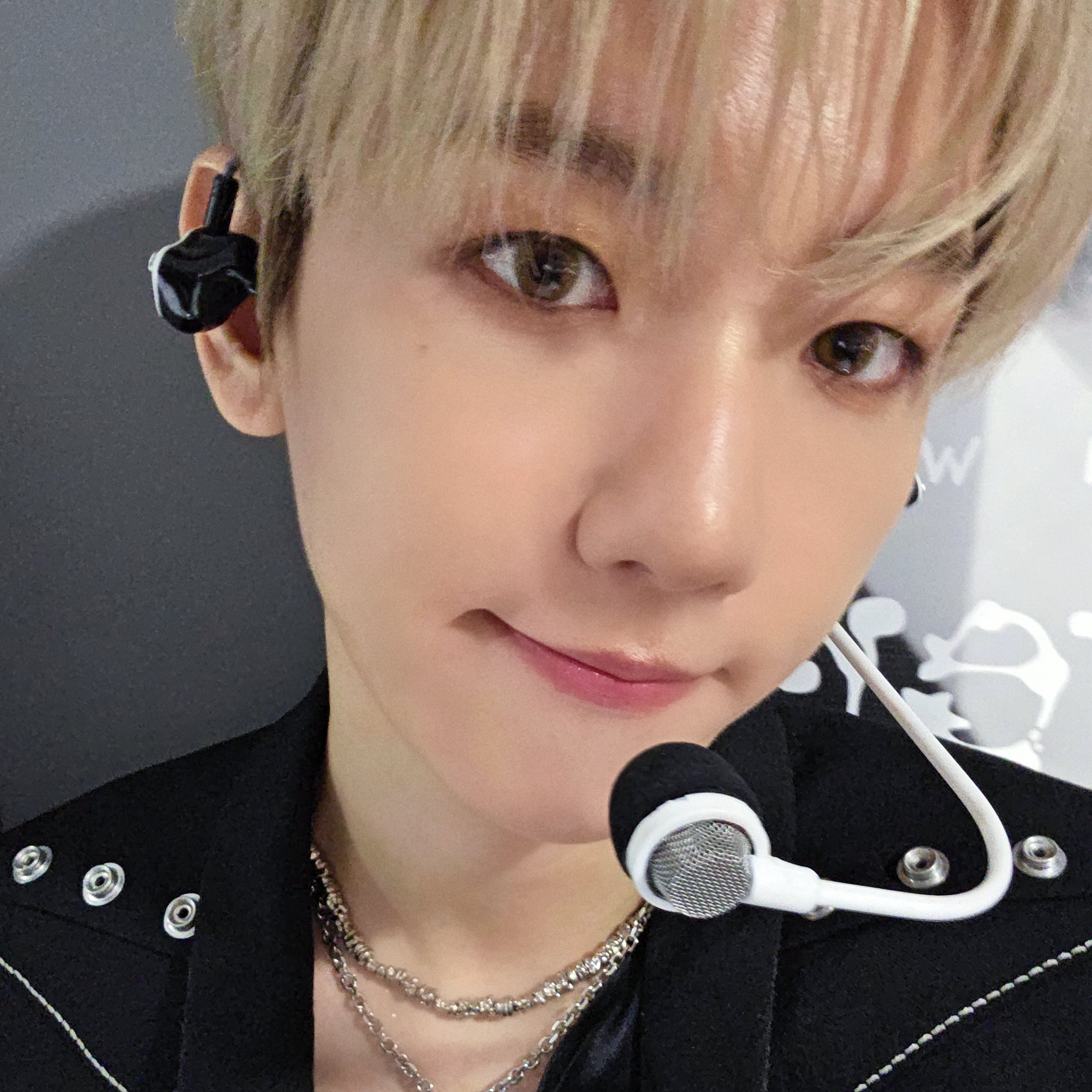 Behind-the-scenes cut of Baekhyun