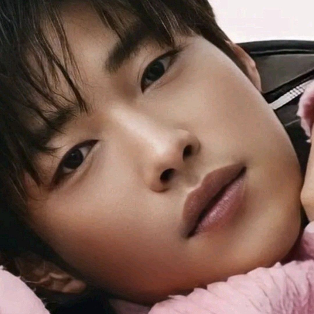 A moment captured by a fan of Woo Dohwan