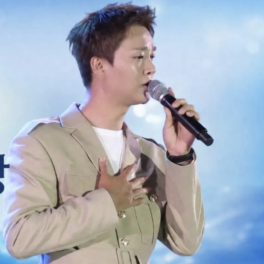 A moment captured by a fan of Song Minjun