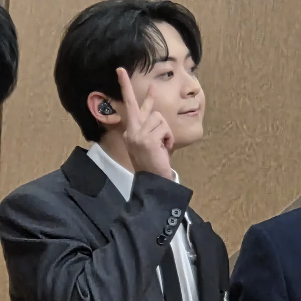 Popular profile image of Park Minsu selected by vote