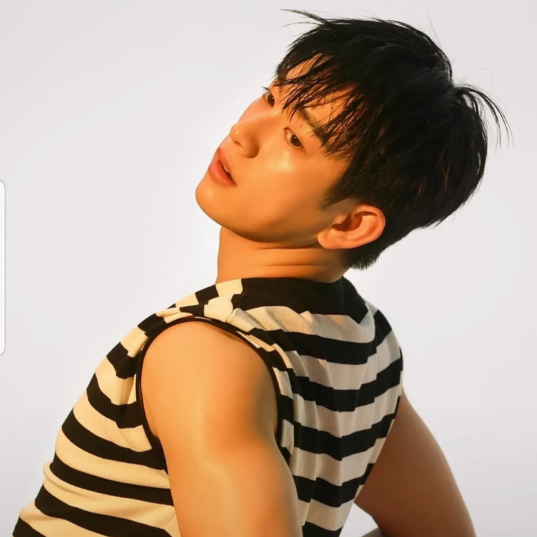 Foto kegiatan terbaru dari Park Jinyoung