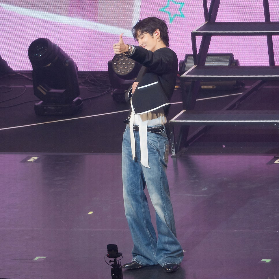 Behind-the-scenes cut of Lee Joongi