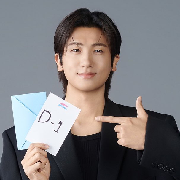 A moment captured by a fan of Park Hyungsik