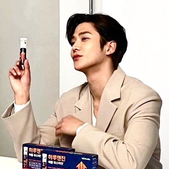 Momen yang diabadikan oleh penggemar Rowoon