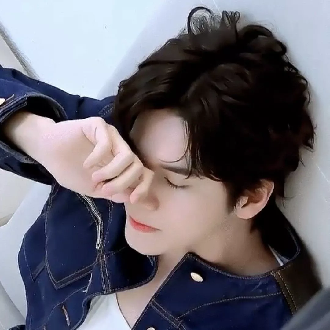 粉絲拍下的邕聖祐瞬間