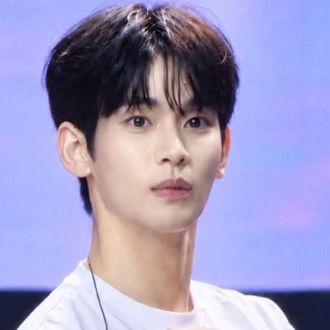 Behind-the-scenes cut of Kim Soohyun