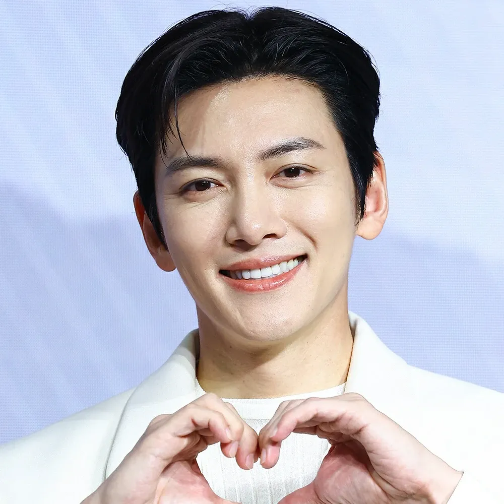 Behind-the-scenes cut of Ji Changwook