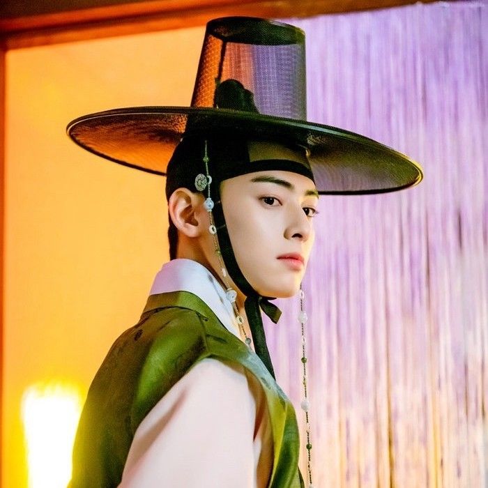 Recent activity shot of Cha Eunwoo