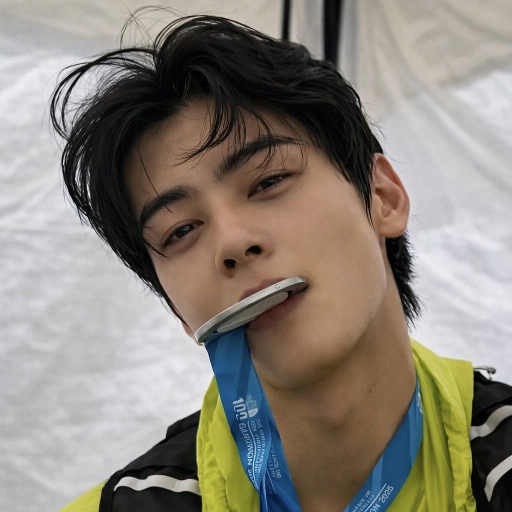 Recent activity shot of Cha Eunwoo