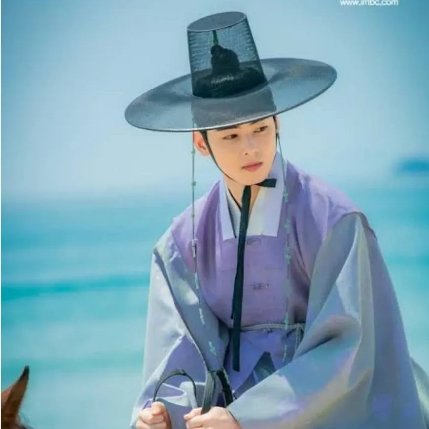 Recent activity shot of Cha Eunwoo