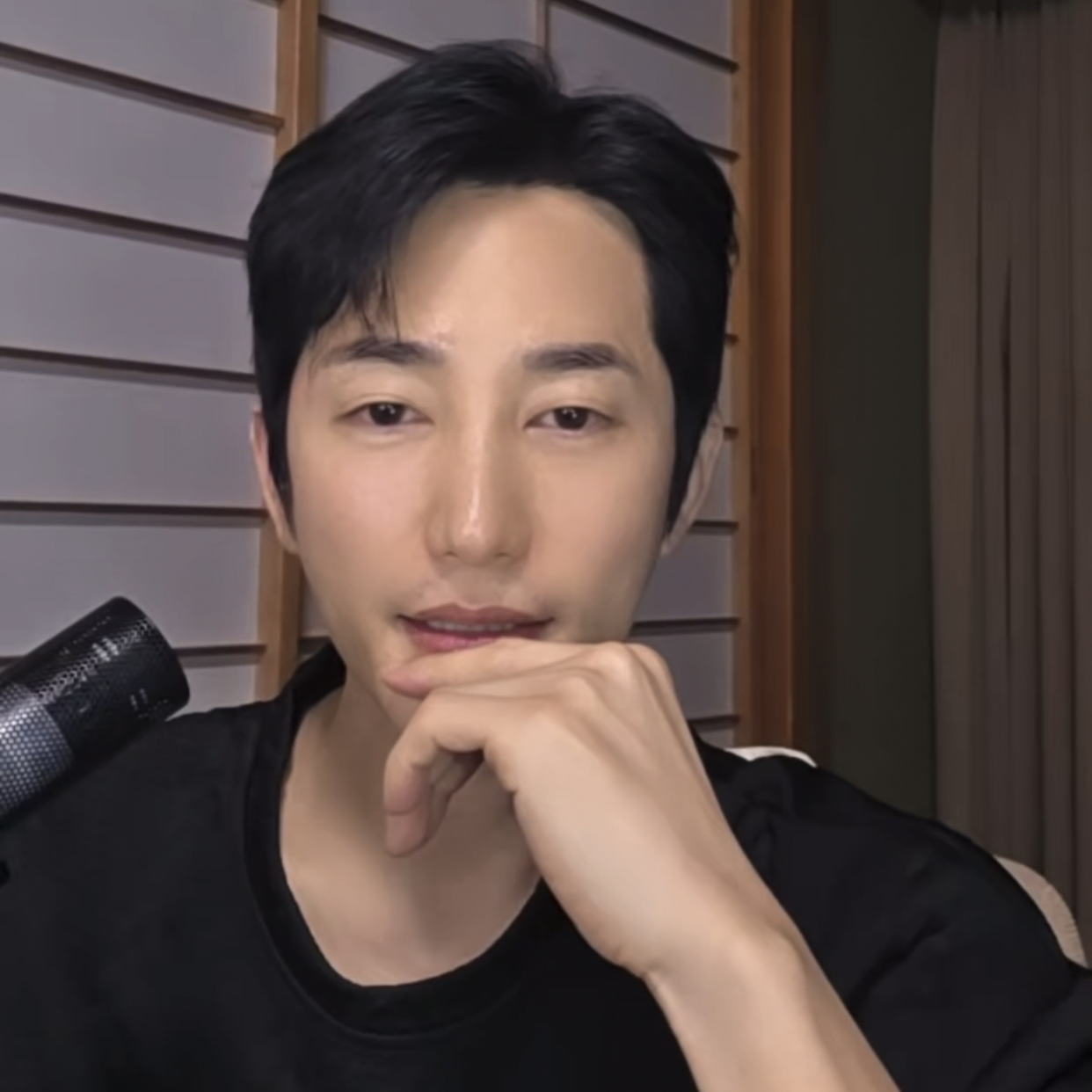 Behind-the-scenes cut of Park Sihoo