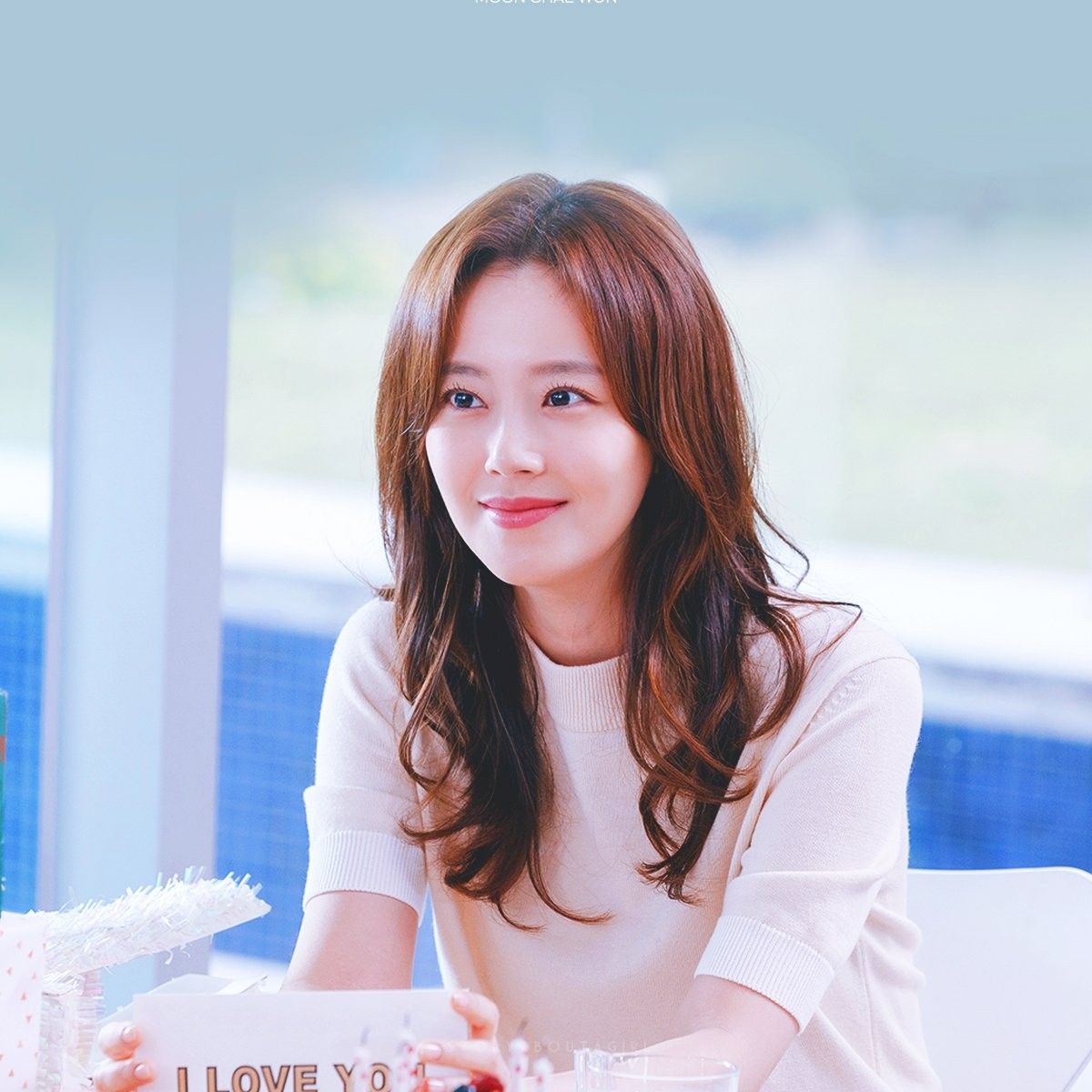 Behind-the-scenes cut of Moon Chaewon