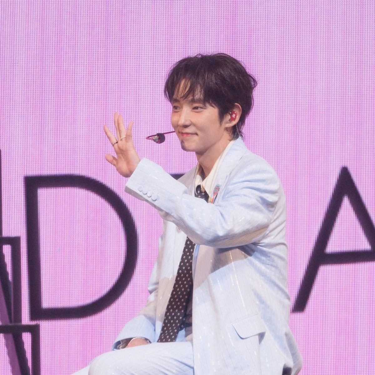 Behind-the-scenes cut of Lee Joongi