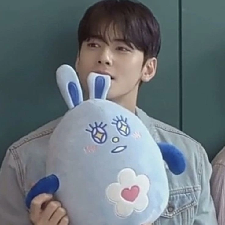 Recent activity shot of Cha Eunwoo