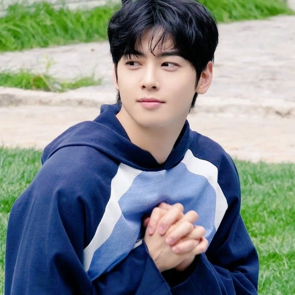 Latest photo of Cha Eunwoo