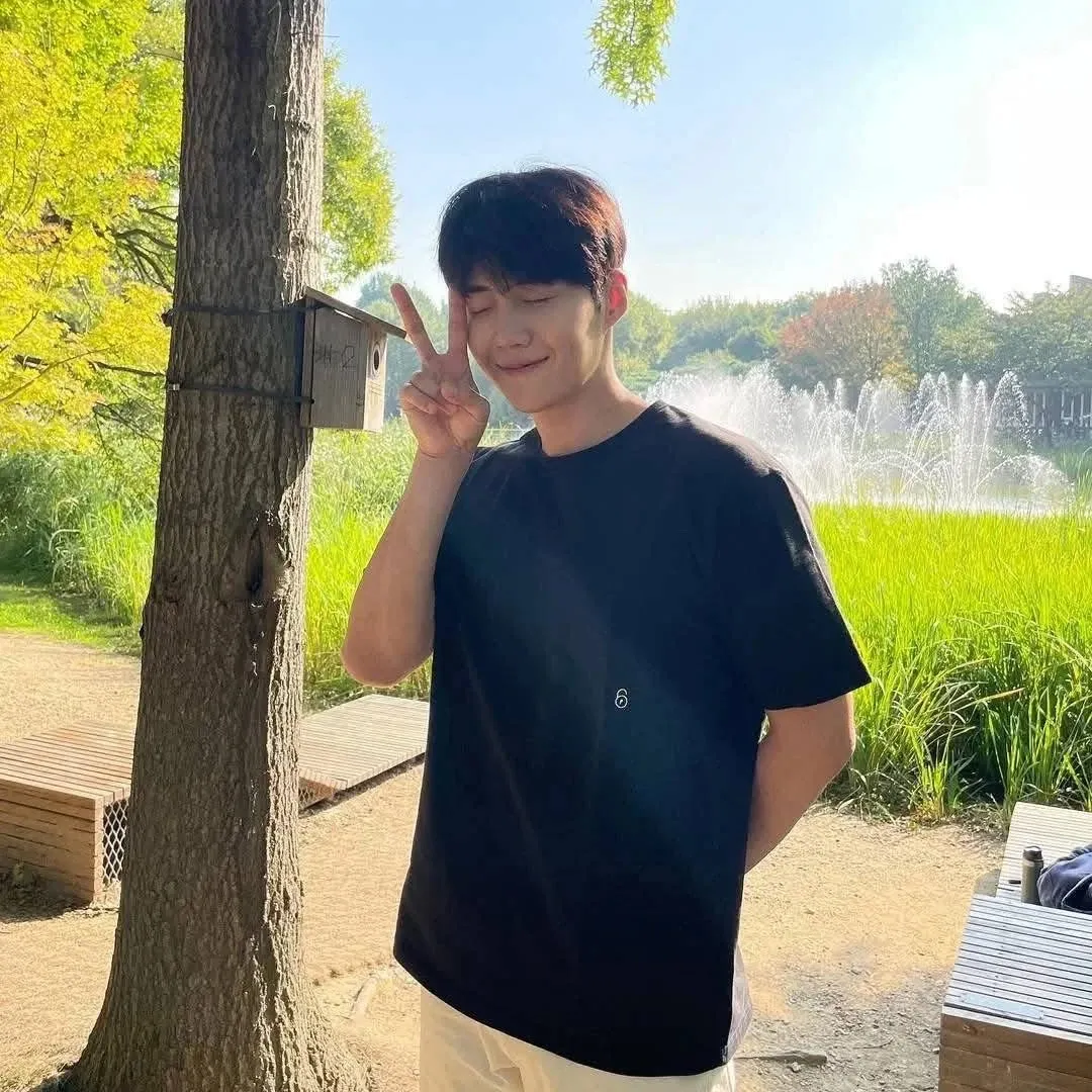 Behind-the-scenes cut of Kim Seonho