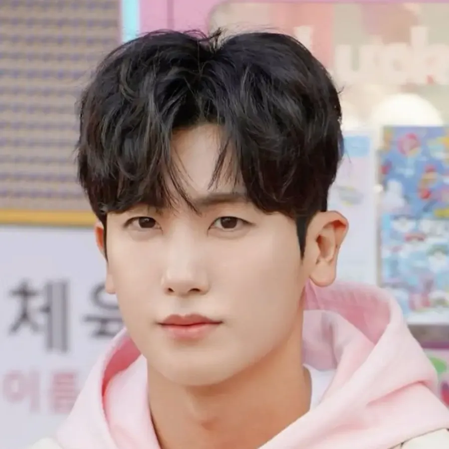 Behind-the-scenes cut of Park Hyungsik